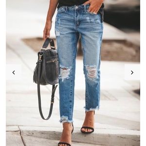 Wesley relaxed fit distressed denim. Size 11 ❣️